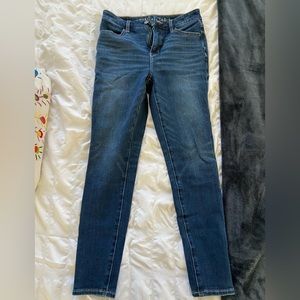 Dark Blue shaded AMERICAN EAGLE DREAM jeans. Size 4  - short
